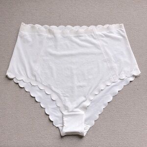 NWOT H&M White  bikini button